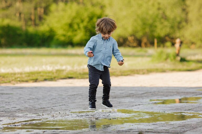 child puddle water 5582986 768x512 1